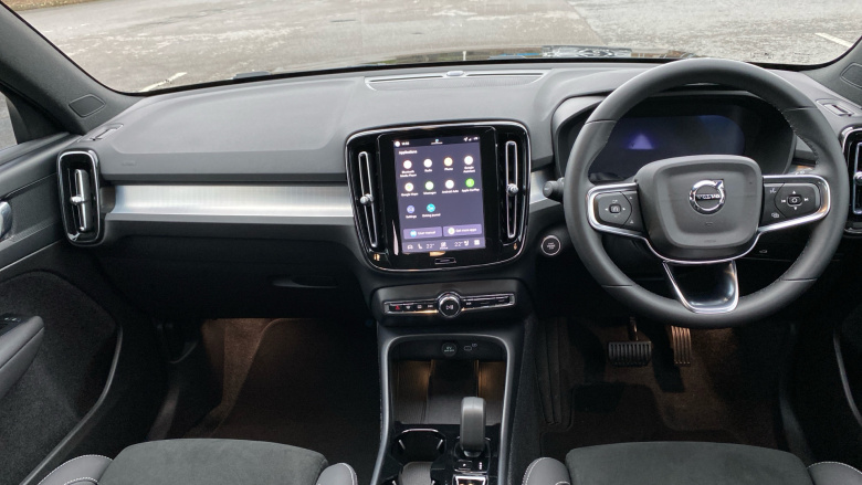 Volvo XC40 2.0 B4P Plus Black Edition 5dr Auto Petrol Estate